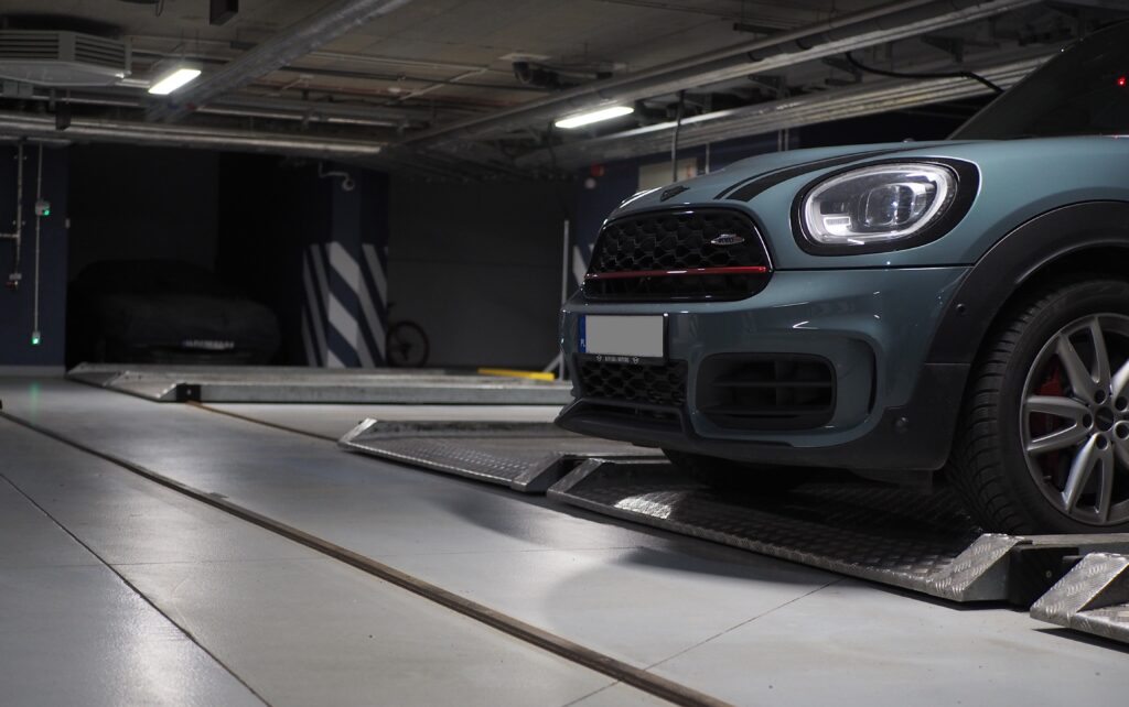 Parking podziemny z zastosowaniem platform NKPXL, palet poprzecznie przesuwnych NK6501 i palety podłużnie przesuwnej NK6402
