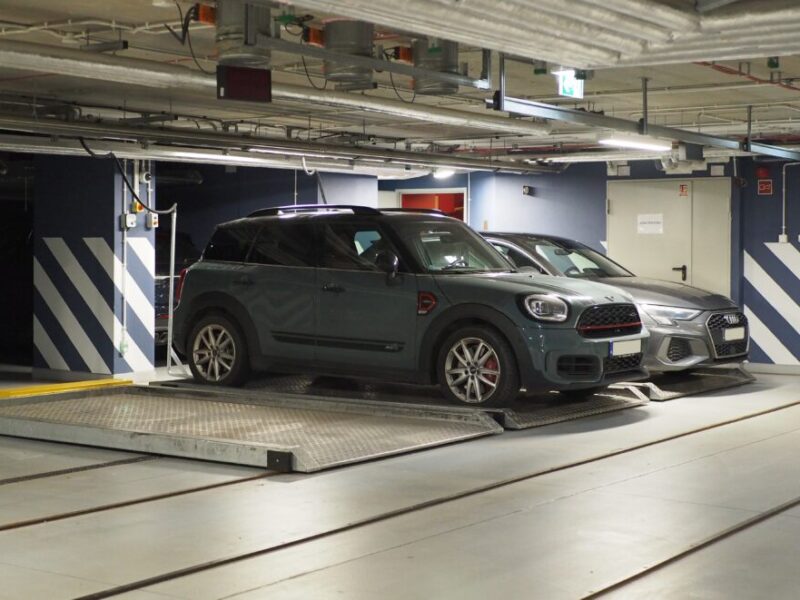 Parking podziemny z zastosowaniem platform NKPXL, palet poprzecznie przesuwnych NK6501 i palety podłużnie przesuwnej NK6402