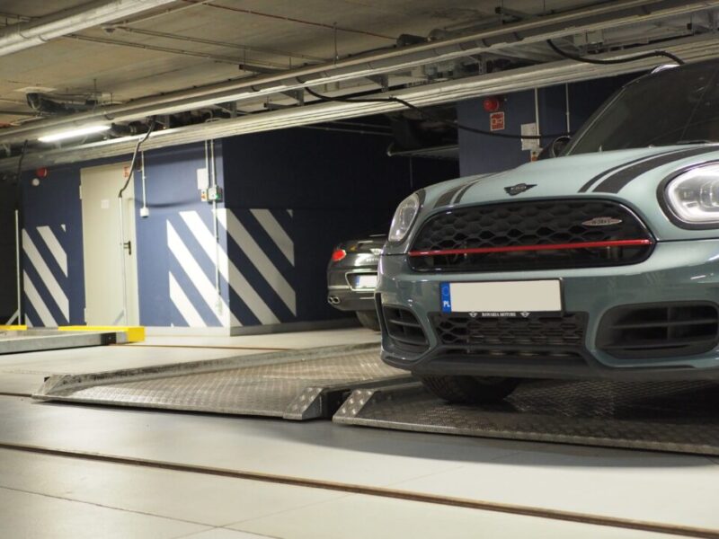 Parking podziemny z zastosowaniem platform NKPXL, palet poprzecznie przesuwnych NK6501 i palety podłużnie przesuwnej NK6402