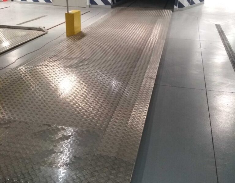 Parking podziemny z zastosowaniem platform NKPXL, palet poprzecznie przesuwnych NK6501 i palety podłużnie przesuwnej NK6402