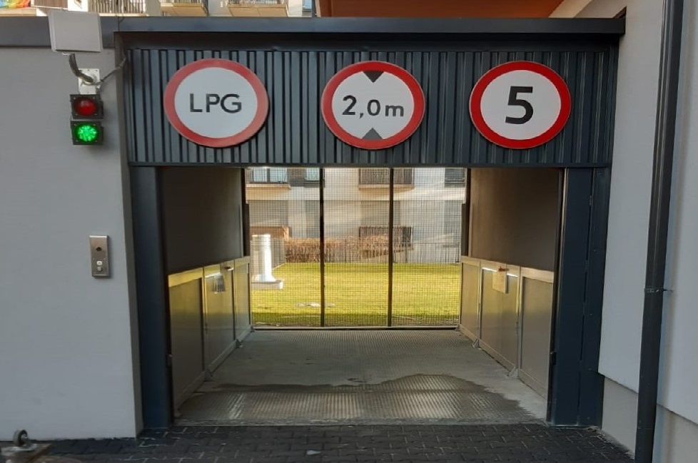 Podnośnik samochodowy typu NKFR, palety poprzecznie przesuwne NK6501 i podłużnie przesuwne NK6401
